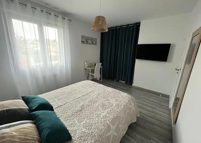 Chambre Avec Lit Double 140